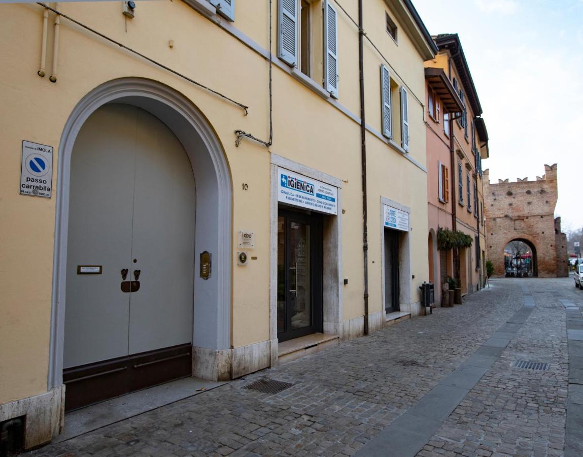 Apartamento La Dimora Delle Emozioni - Il Fascino Del Centro Storico E L'Adrenalina Dell'Autodromo Imola Exterior foto